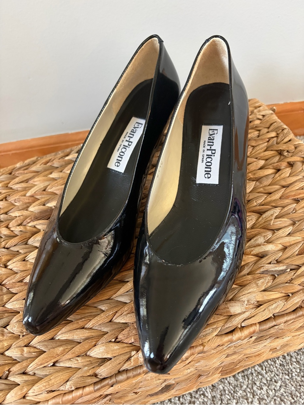 Evan Picone Black Patent Pointed Toe Leather Pumps size 10 EUC